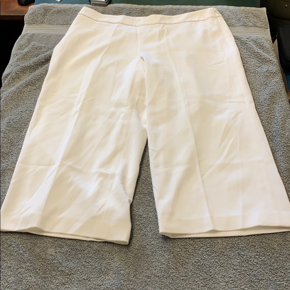 White House Black Market size 8 Capris pants